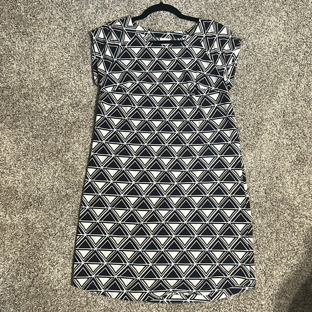 Short sleeve light weight dress - Picture 1 of 1